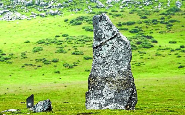 Un Menhir Varios D Lmenes Y Un Cr Mlech En Un Palmo De Terreno El